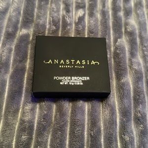 Anastasia Beverly Hills: Powder Bronzer. Tawny Shade.